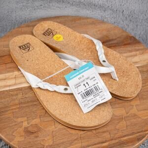 NWT Reef Cushion Court Twist Thong Sandal Shoes White 11 Women's